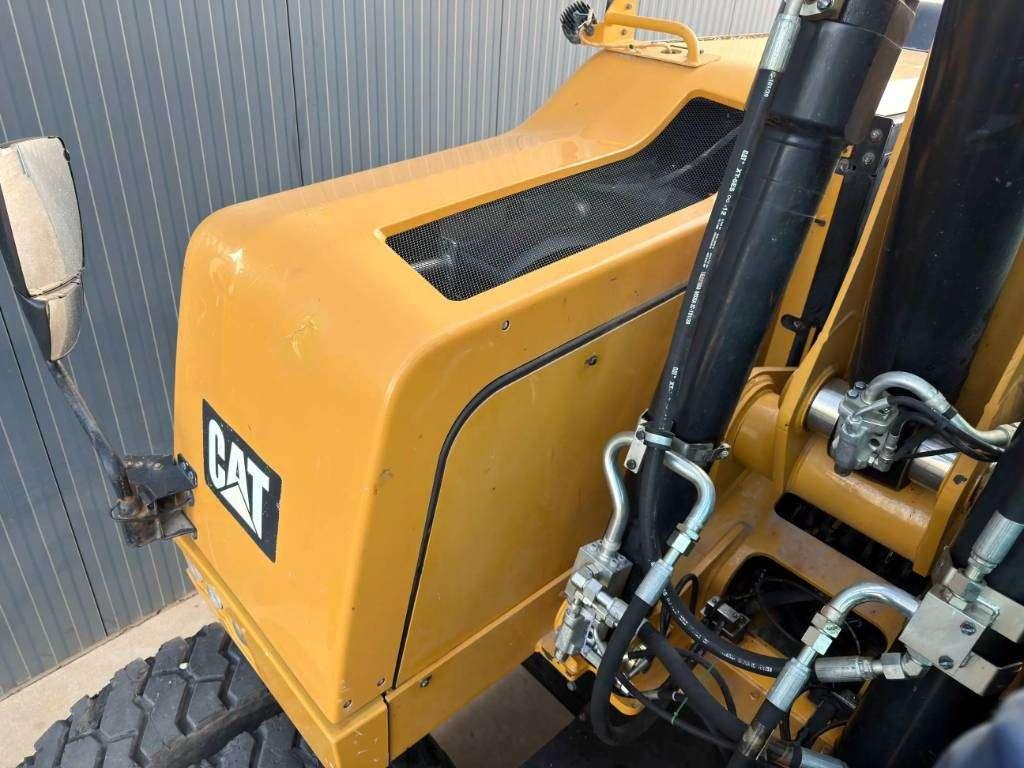 Caterpillar M318F Photo 17