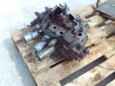 Hydraulic distributor for Hitachi ZW310 sold by OLM 90 Srl