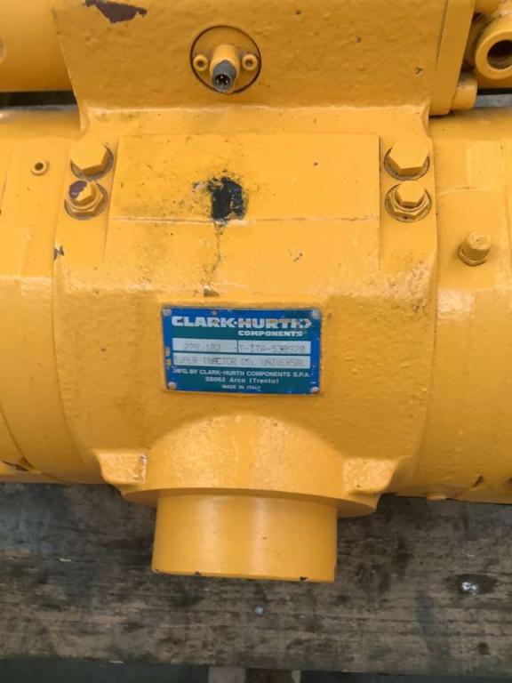 Clark Hurth Front axle for Caterpillar TH Photo 3