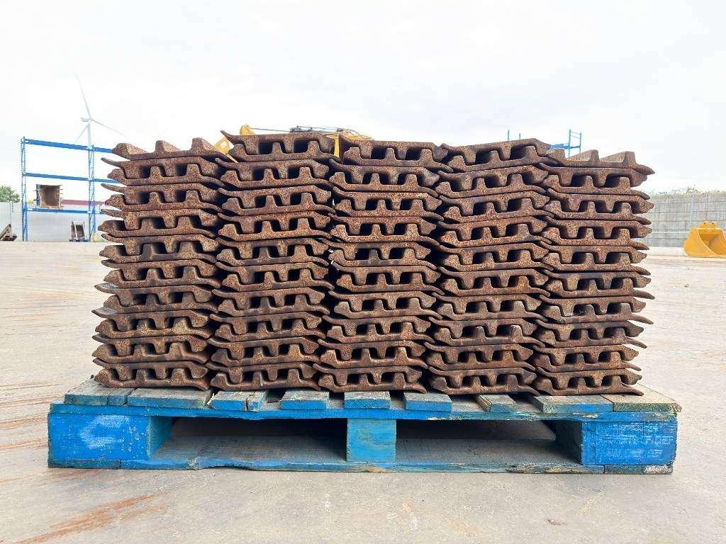 Caterpillar 317 / 318 / 319 / 320 / 321 / 323 / 325F - 900 mm Photo 3