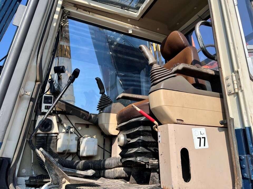 Komatsu PC400-LC Photo 5