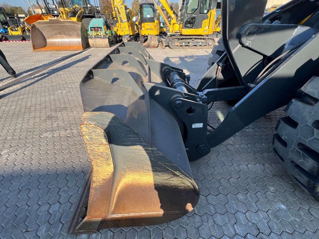 Komatsu WA250PZ-6 Photo 10