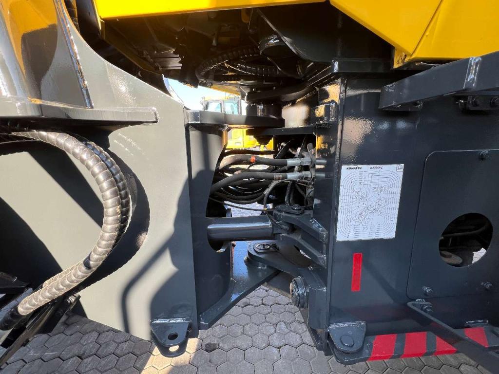 Komatsu WA250PZ-6 Photo 13