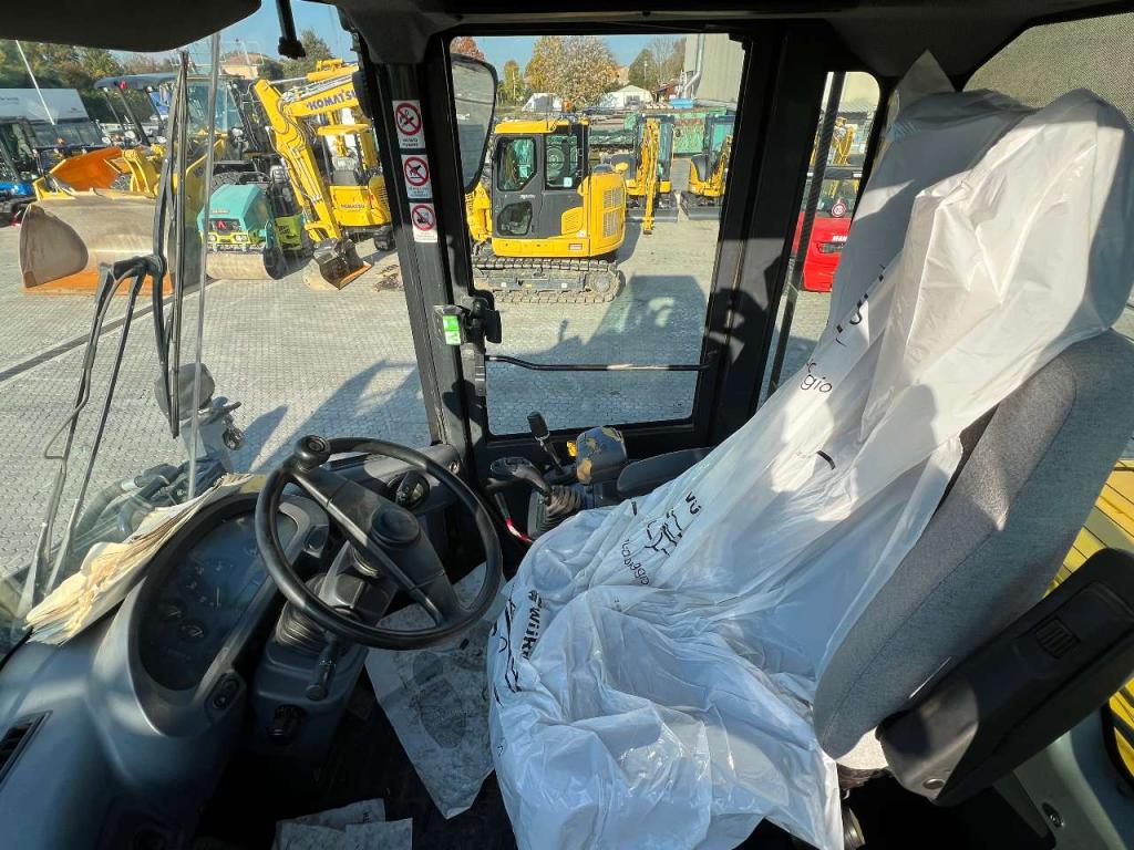 Komatsu WA250PZ-6 Photo 14