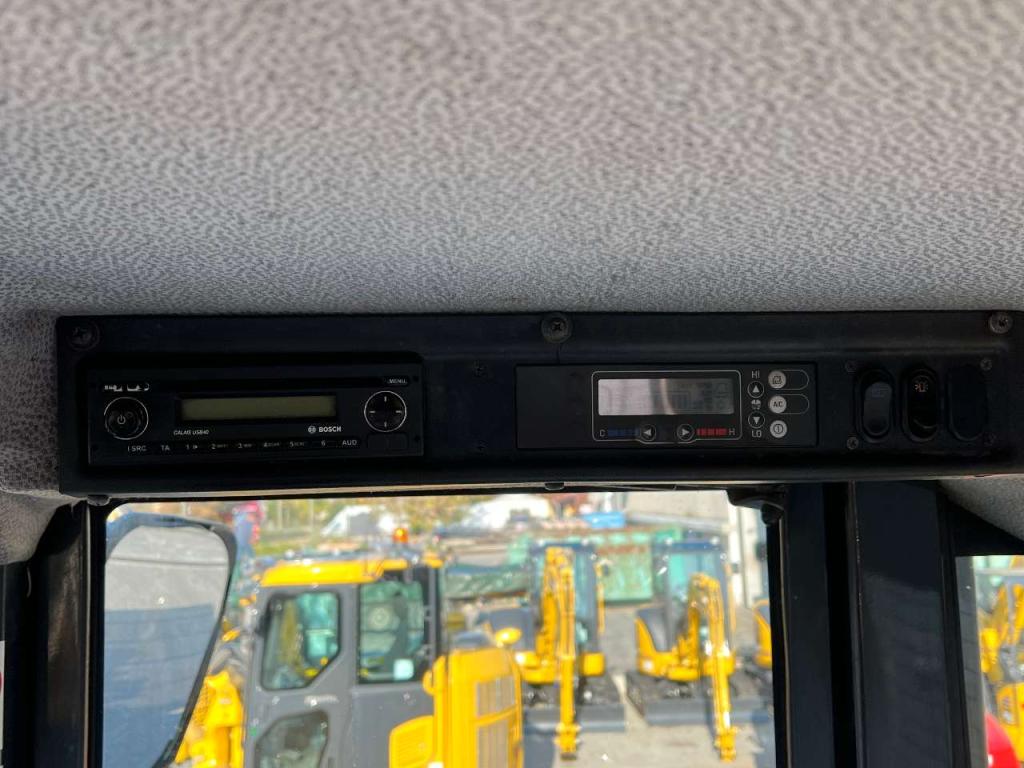 Komatsu WA250PZ-6 Photo 17