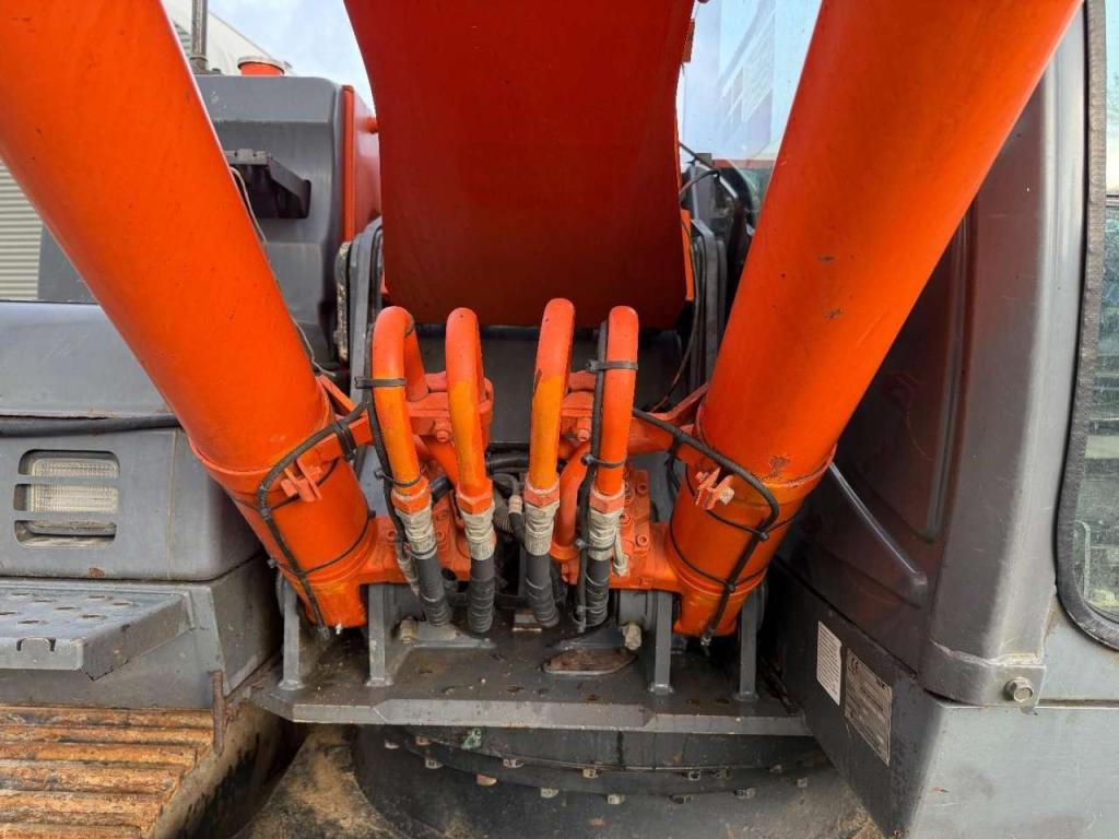 Hitachi ZX 180 LC-3 Photo 24