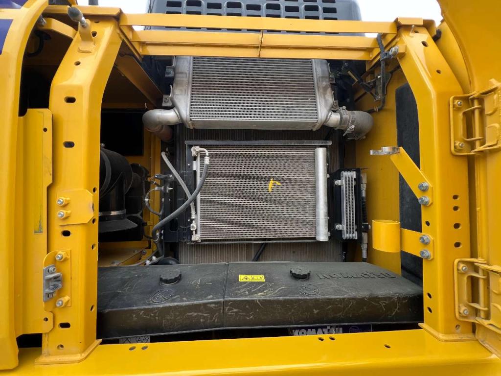 Komatsu PC210NLC-11E0 Photo 14