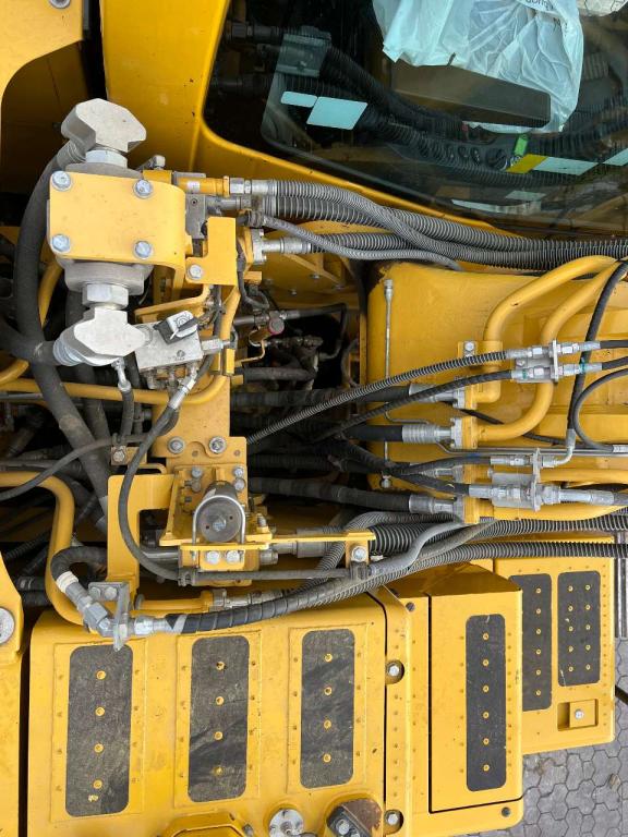 Komatsu PC210NLC-11E0 Photo 15