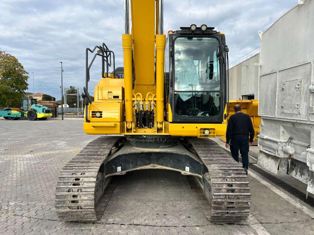 Komatsu PC210NLC-11E0 Photo 3