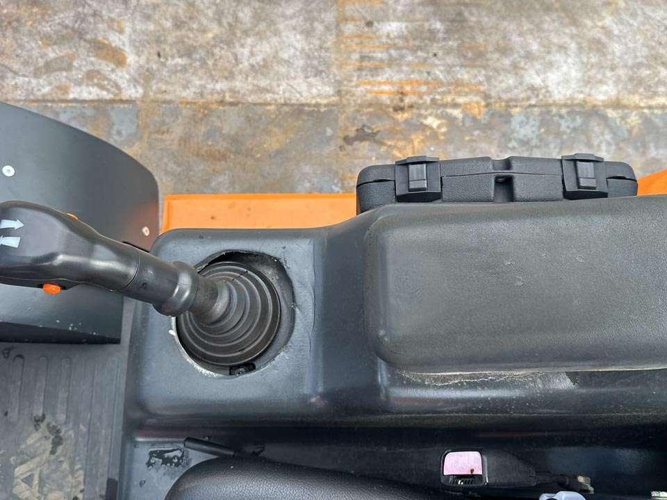 Ausa C200H 4x4 Photo 14