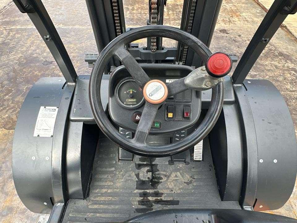 Ausa C200H 4x4 Photo 15