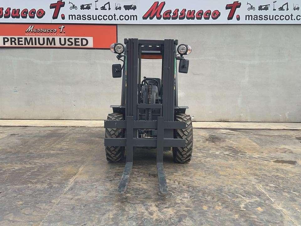 Ausa C200H 4x4 Photo 17