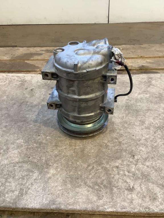 Air conditioning compressor for Fiat Hitachi EX215 Photo 1