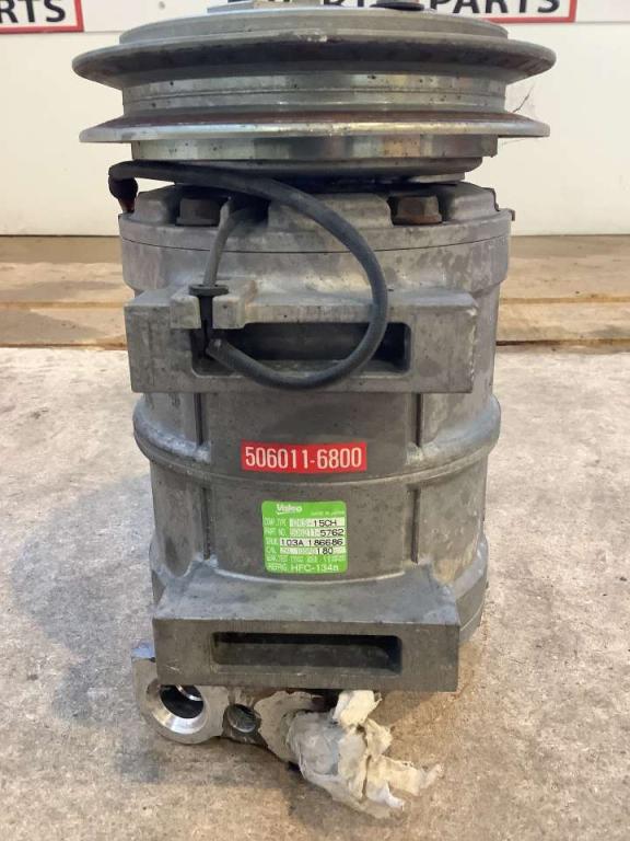 Air conditioning compressor for Fiat Hitachi EX215 Photo 3