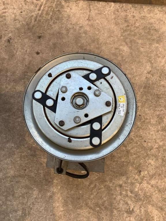Air conditioning compressor for Fiat Hitachi EX215 Photo 4