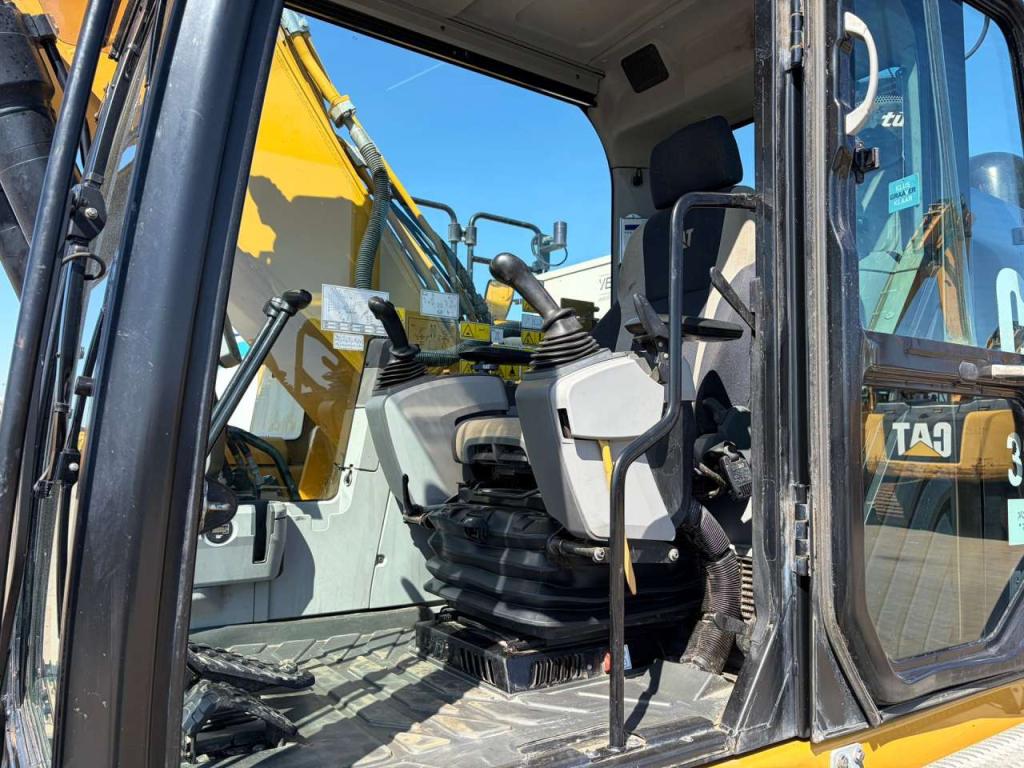 Caterpillar 326FL Photo 19