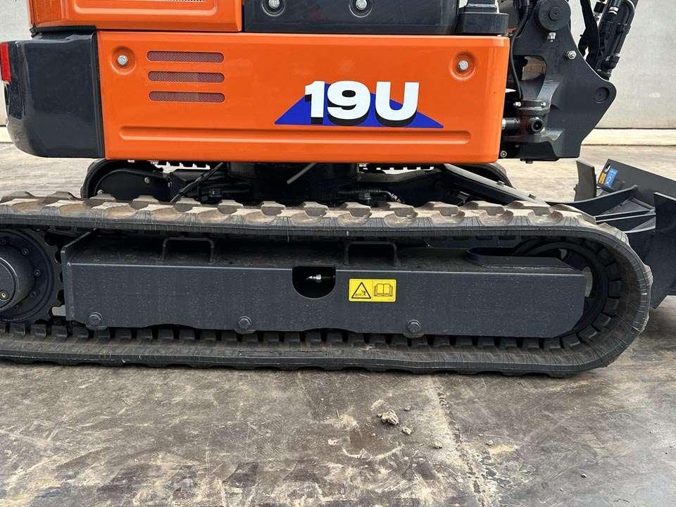 Hitachi ZX19U-2P Photo 4