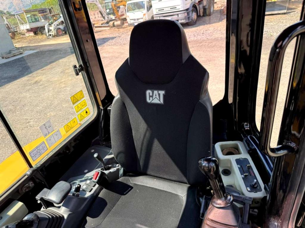Caterpillar 303ECR Photo 8