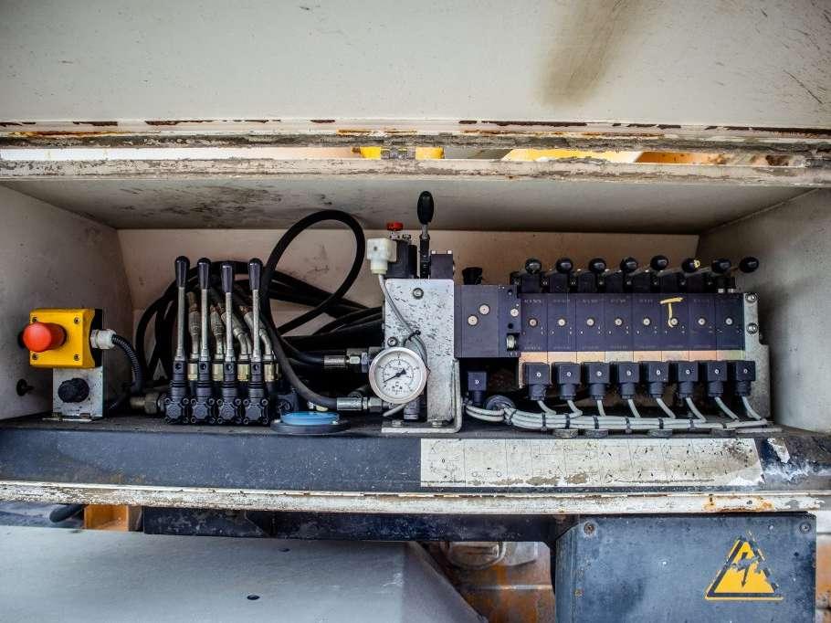 Man TGS 32.400BB+LIEBHERR 8M³+BAND/TAPIS 16m Photo 15