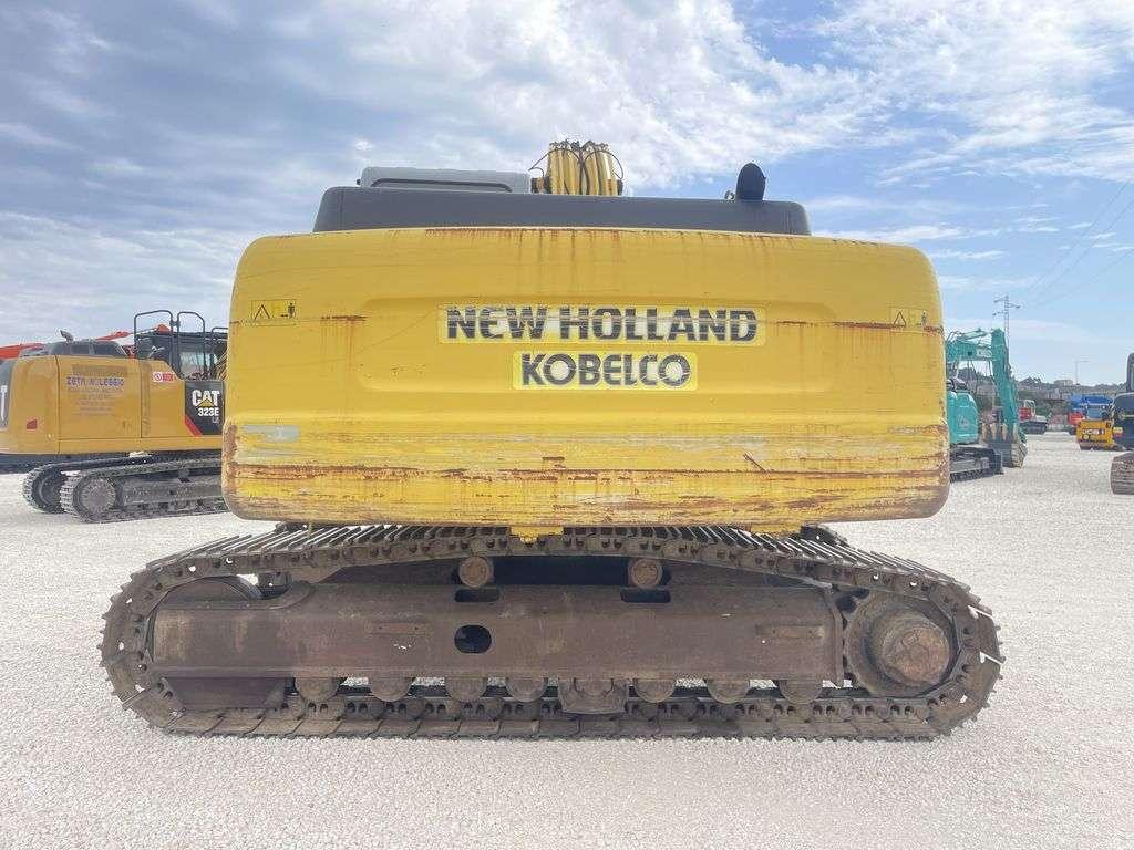 New Holland E 245 Photo 4