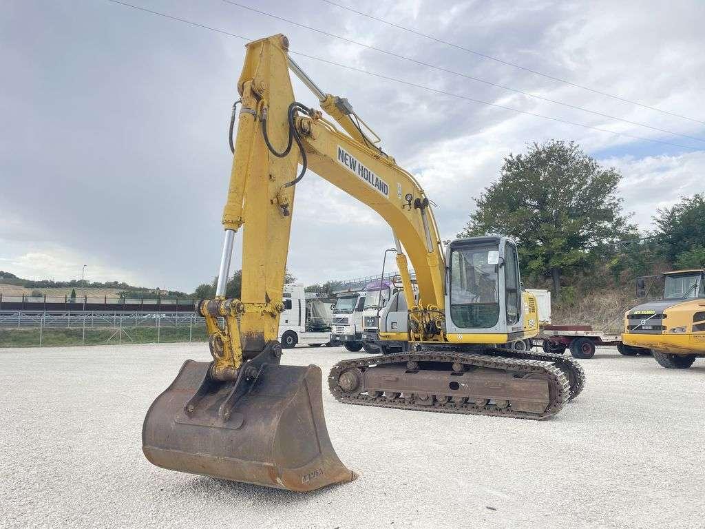 New Holland E 245 Photo 5
