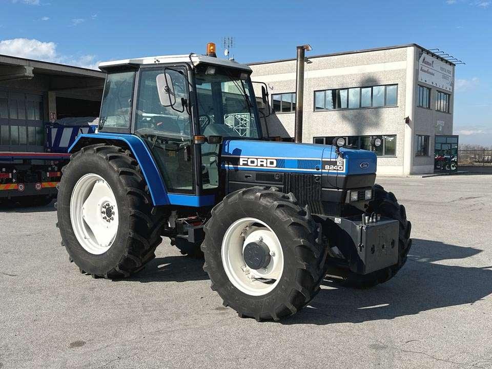 Ford 8240 4x4 Photo 15