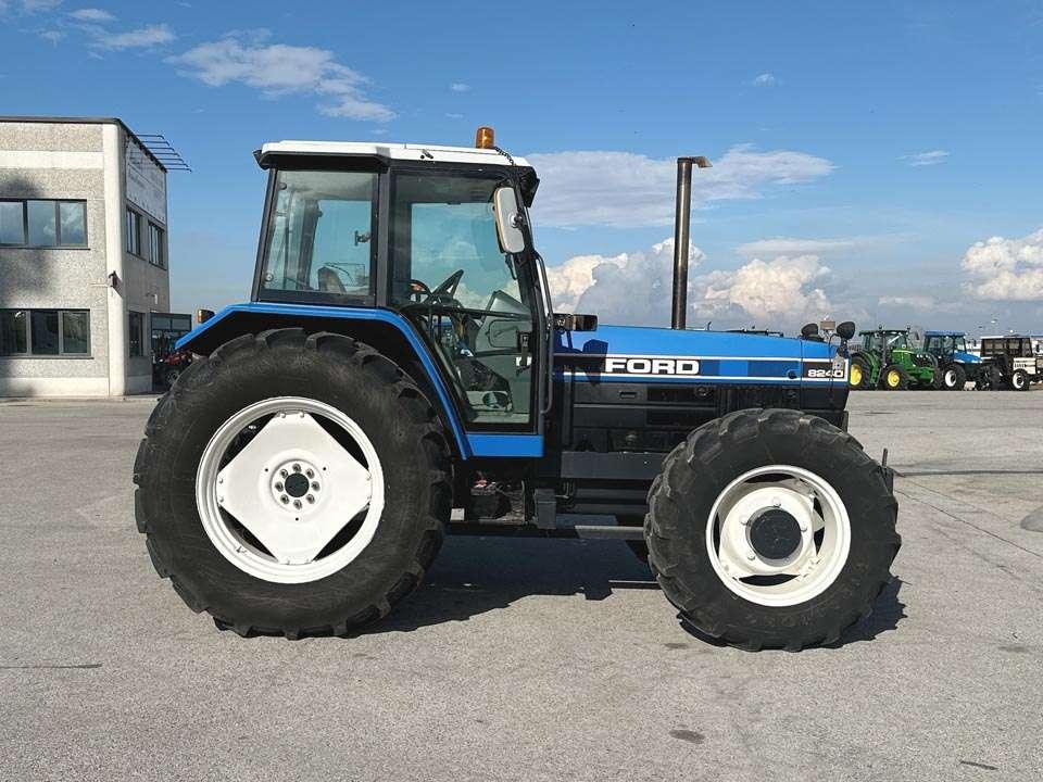 Ford 8240 4x4 Photo 17