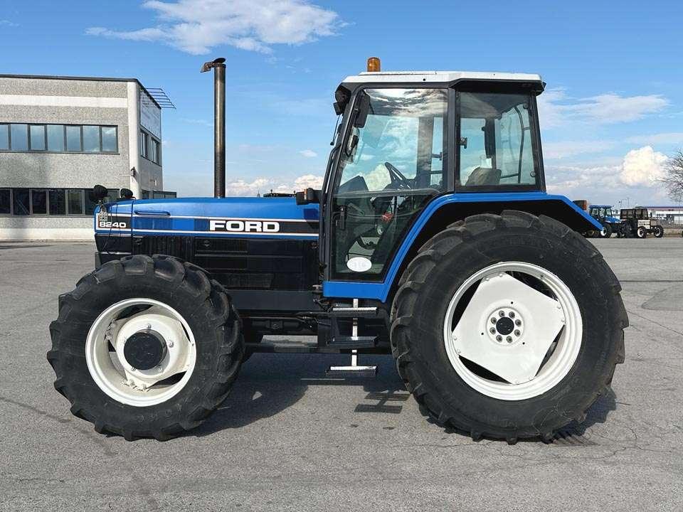 Ford 8240 4x4 Photo 2
