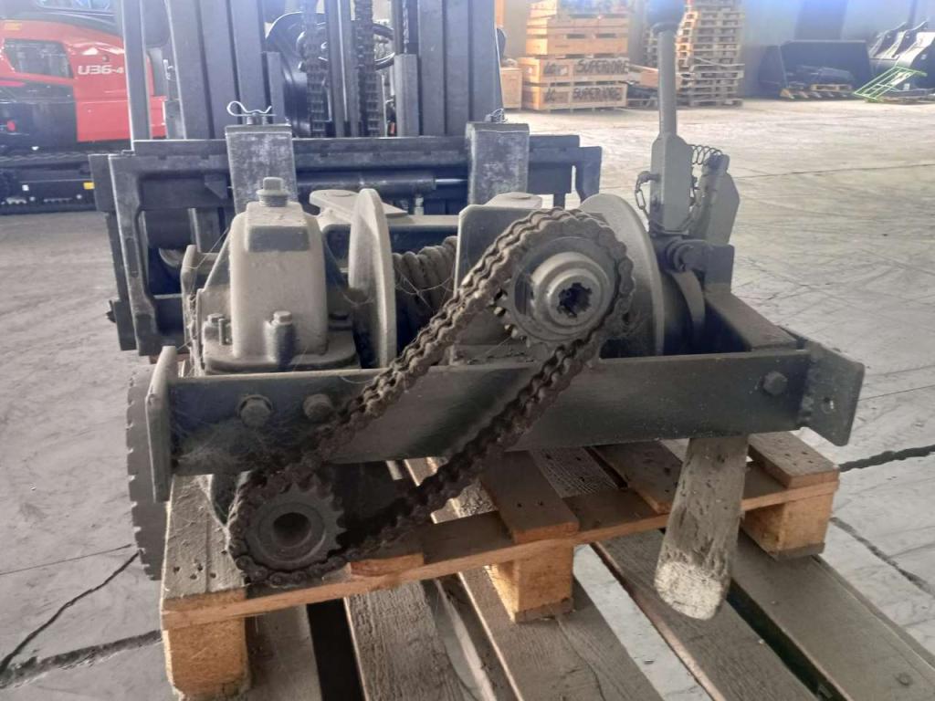 Winch on platform Photo 8