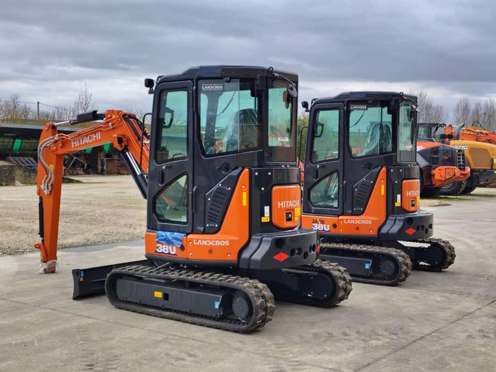 Hitachi ZX 38U-6 CLR Photo 3
