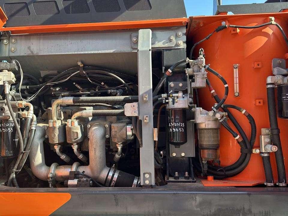 Hitachi ZX300LCNT-6 Photo 10