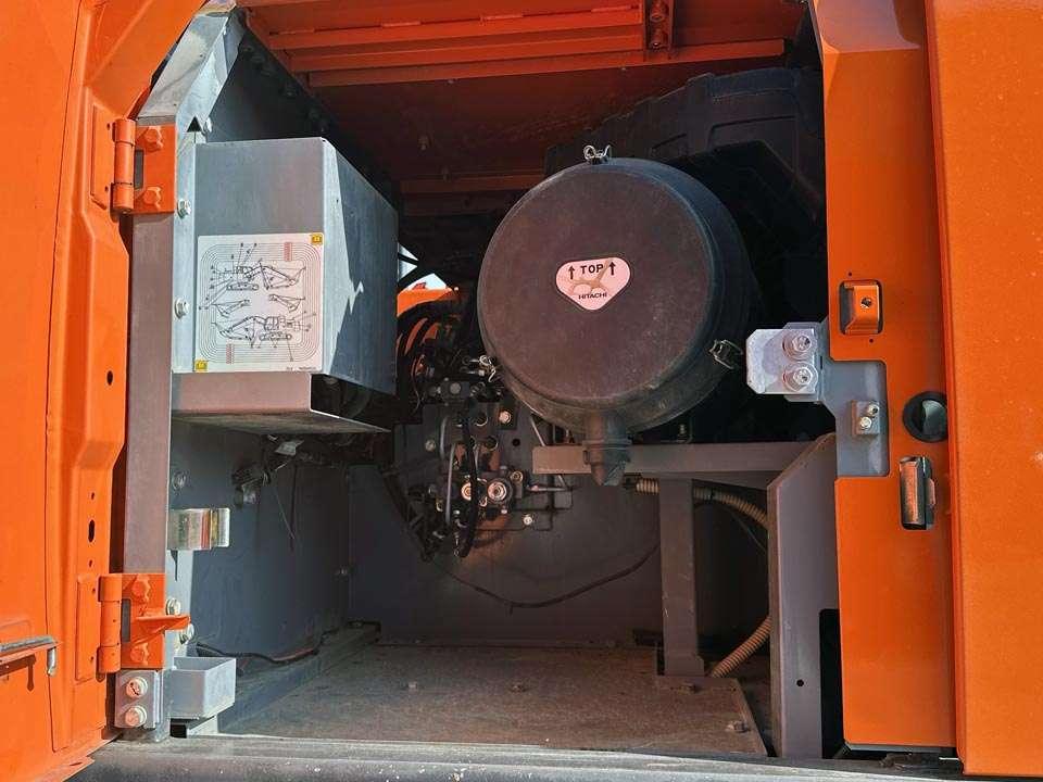 Hitachi ZX300LCNT-6 Photo 9
