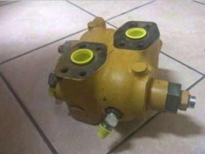 Valve for Caterpillar 231D sold by CERVETTI TRACTOR Srl