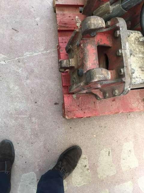 Hydraulic hammer Photo 4
