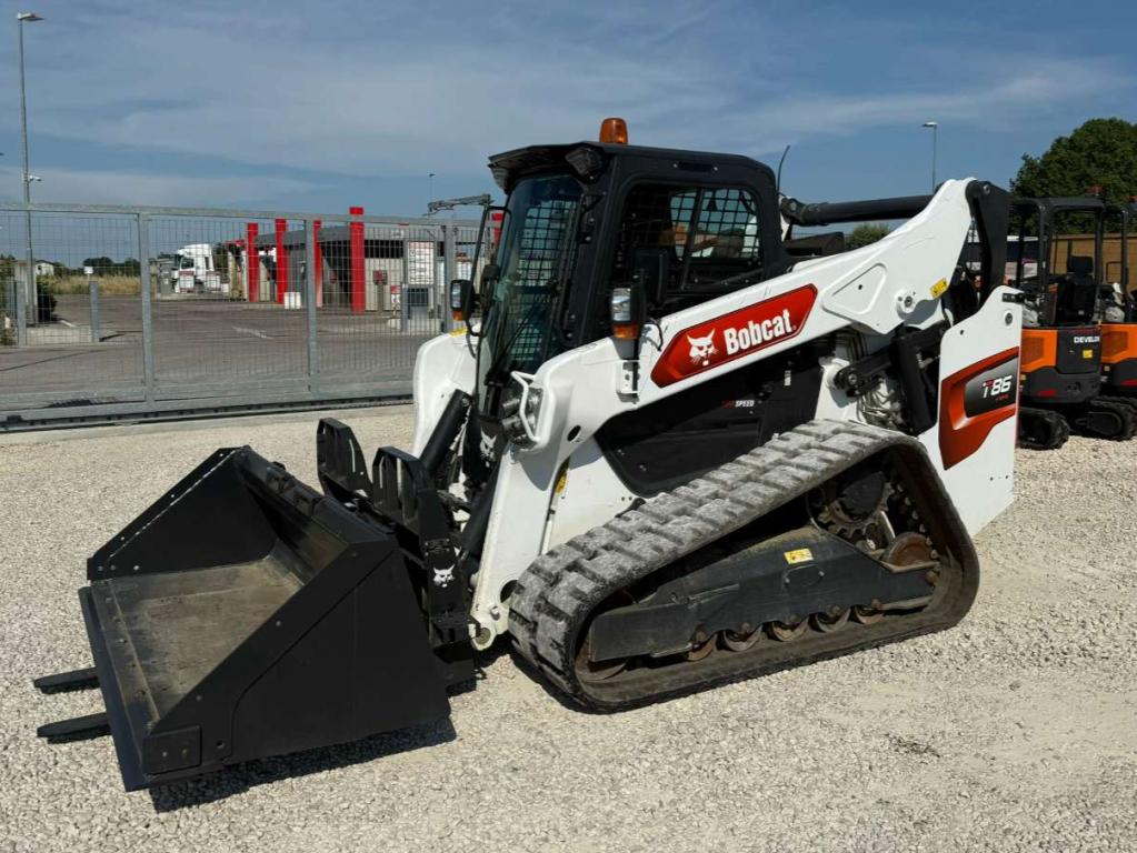Bobcat T86 Photo 1