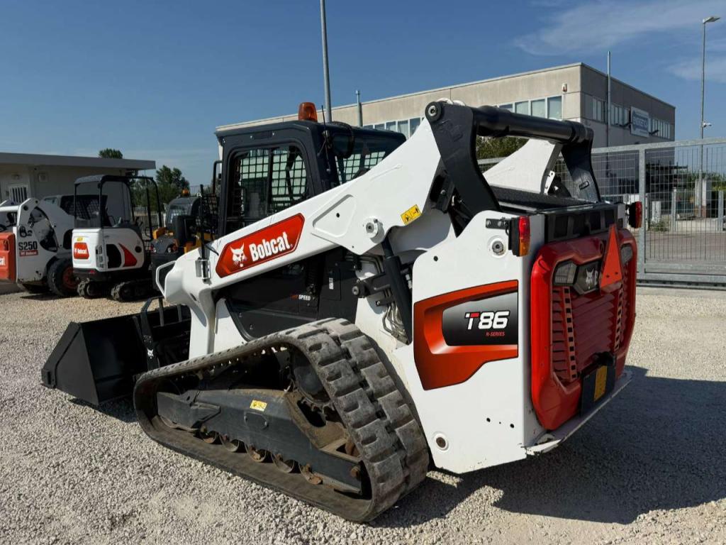 Bobcat T86 Photo 2
