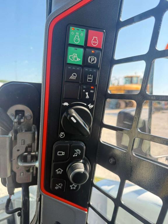 Bobcat T86 Photo 7