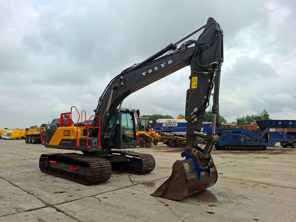 Volvo EC230FL5 Photo 3
