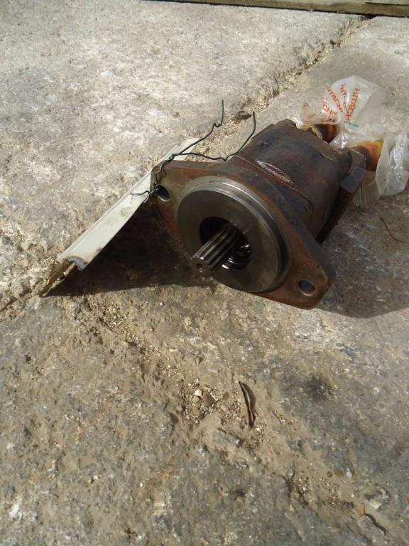 Hydraulic pump for Komatsu D31S Photo 1