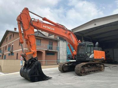 Hitachi ZX470LCH-5B sold by Massucco T. Srl