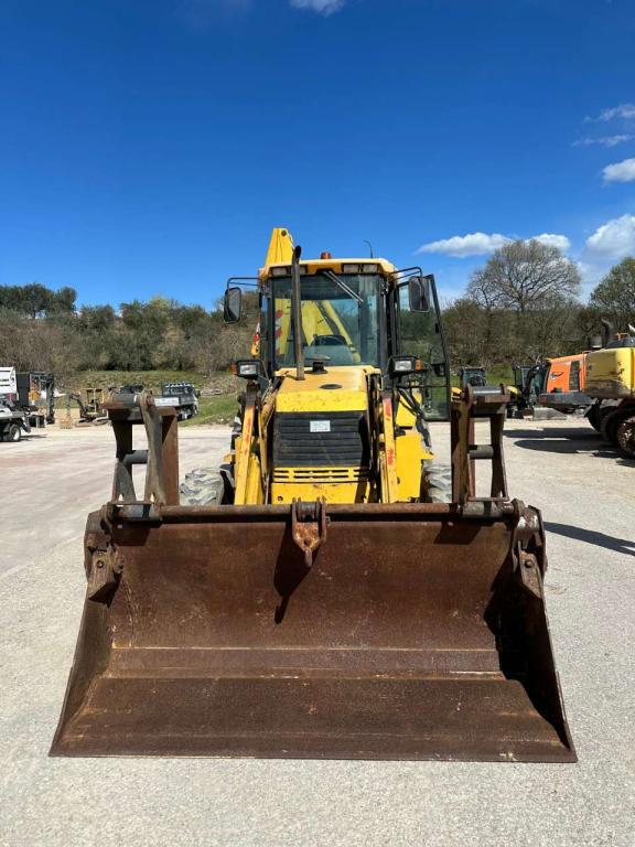 Komatsu WB97R Photo 17