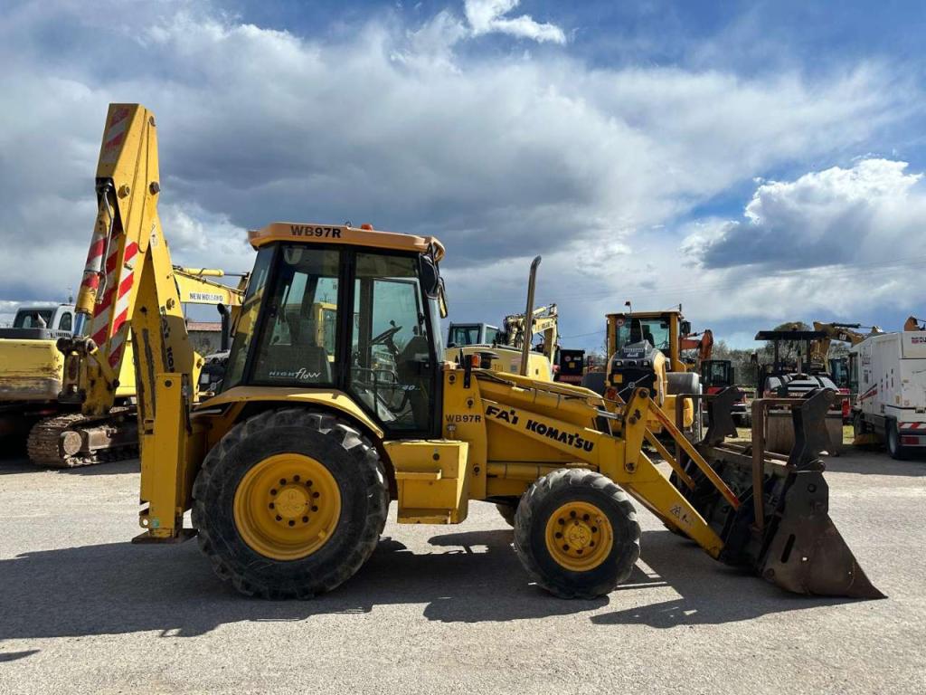 Komatsu WB97R Photo 6