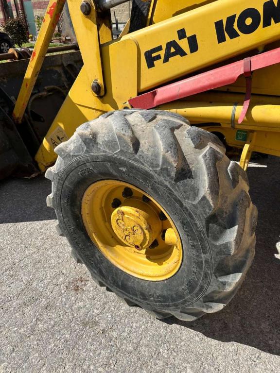 Komatsu WB97R Photo 9