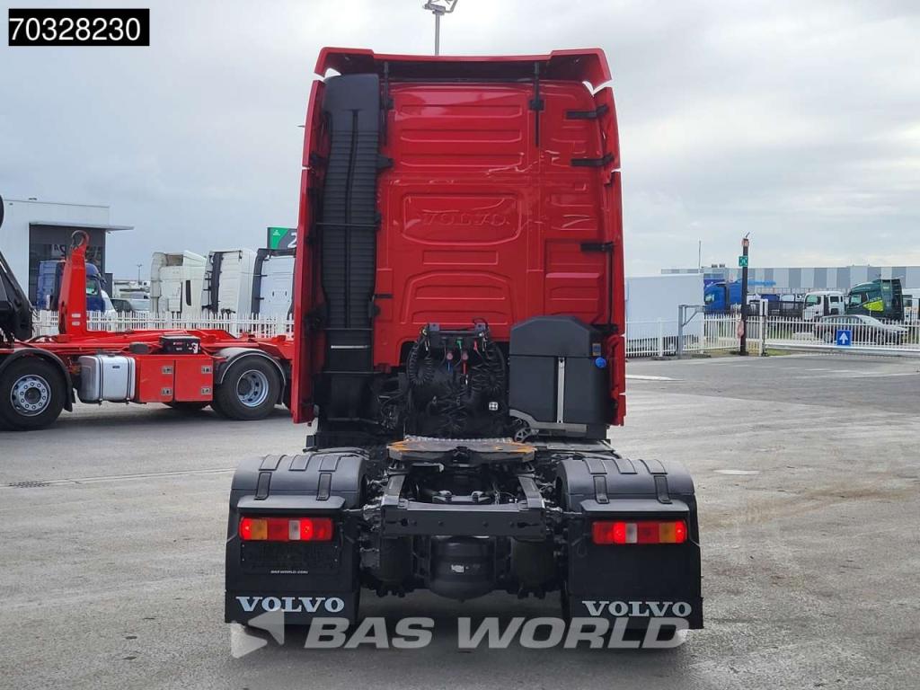 Volvo FH 460 4X2 Mega XL 2x Tanks ACC Navi Photo 11