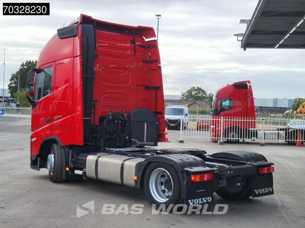 Volvo FH 460 4X2 Mega XL 2x Tanks ACC Navi Photo 2