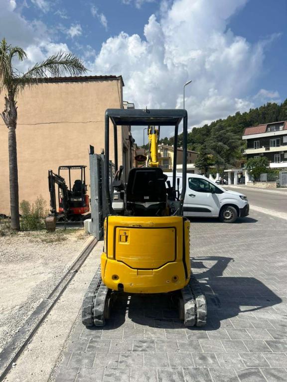 Komatsu PC 16R-3HS Photo 3