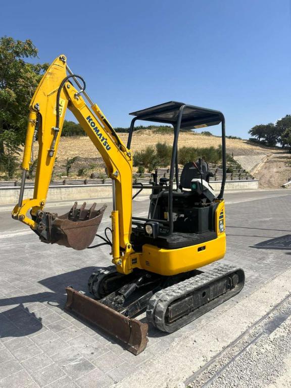 Komatsu PC 16R-3HS Photo 6