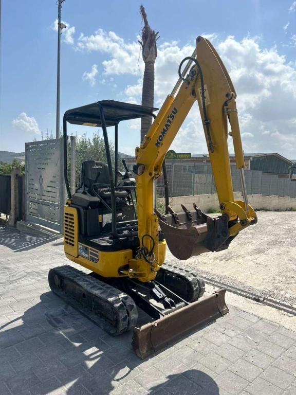 Komatsu PC 16R-3HS Photo 7