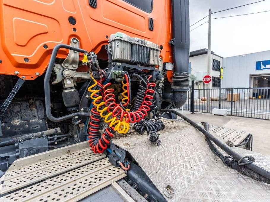 Mercedes-Benz AROCS 2145 - 4X4 Photo 9