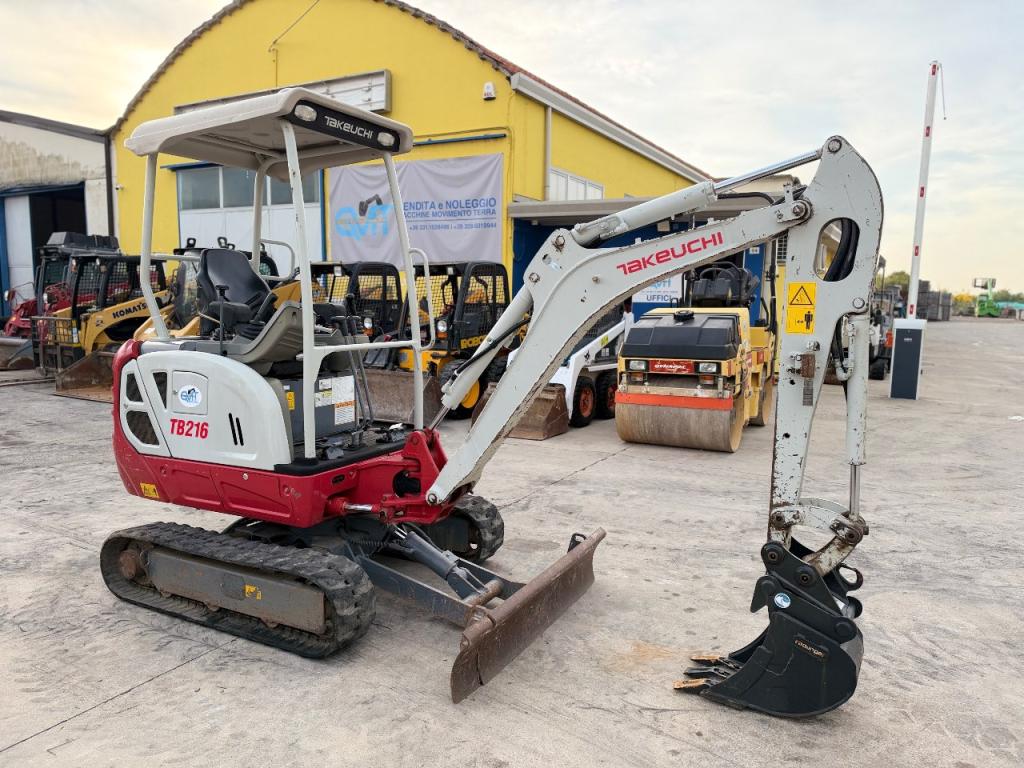 Takeuchi TB216 Photo 2